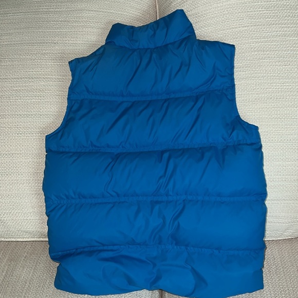 Lands’ End unisex down puffer vest in kids size 8. - Picture 2 of 5